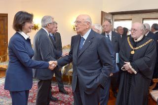 Il Presidente Giorgio Napolitano con la Prof.ssa Marta Maria Cartabia in occasione della riunione straordinaria per la presentazione della Relazione sulla giurisprudenza della Corte costituzionale