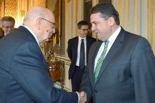 Il Presidente Giorgio Napolitano accoglie il Sig. Sigmar Gabriel, Vice Cancelliere e Ministro dell'Economia e dell'Energia della Repubblica Federale di Germania, al Quirinale
