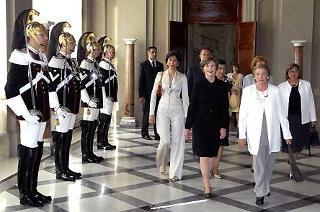 La Signora Clio Napolitano e la moglie del Presidente degli Stati Uniti d'America Laura in un momento dell'incontro al Quirinale