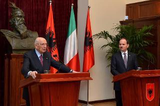 Il Presidente Giorgio Napolitano e il Presidente della Repubblica d'Albania Bujar Faik Nishani durante le dichiarazioni alla stampa