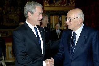 Il Presidente Giorgio Napolitano ed il Presidente degli Stati Uniti George W. Bush, al termine dei colloqui al Quirinale