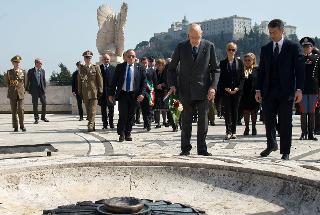 Il Presidente Giorgio Napolitano nel corso della visita al cimitero polacco