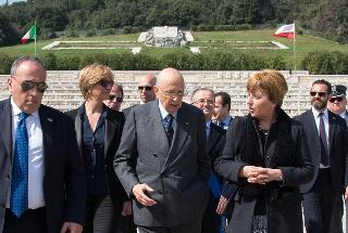 Il Presidente Giorgio Napolitano nel corso della visita al cimitero polacco