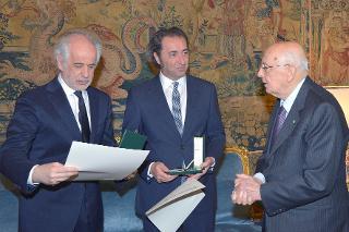 Il Presidente Giorgio Napolitano durante la consegna delle Onorificenze dell'OMRI a Paolo Sorrentino e Toni Servillo