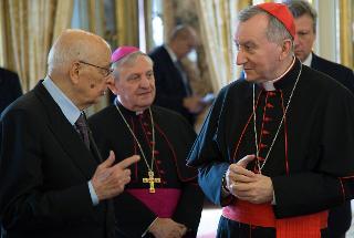 Il Presidente Giorgio Napolitano con S.E. Rev.ma il Cardinale Pietro Parolin, in occasione dell'incontro con i Cardinali italiani di nuova nomina, al centro il Nunzio Apostolico Adriano Bernardini