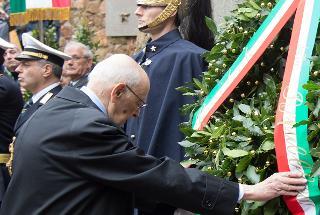 Il Presidente Giorgio Napolitano rende omaggio ai Caduti dell'eccidio delle Fosse Ardeatine