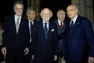 Il Presidente Giorgio Napolitano con Carlo Lizzani, Armando Trovajoli, Giuliano Montaldo, e il Ministro dei Beni Culturali Francesco Rutelli, durante la presentazione dei Candidati al Premio David di Donatello.