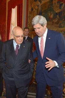 Il Presidente Giorgio Napolitano con S.E. il Signor John Kerry, Segretario di Stato in occasione della visita del Presidente degli Stati Uniti d'America in Italia
