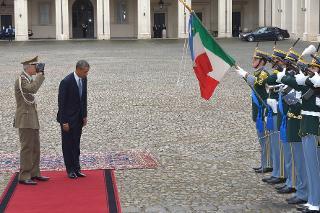 Il Presidente degli Stati Uniti d'America S.E. il Sig. Barack Obama al suo arrivo al Quirinale, durante gli onori militari