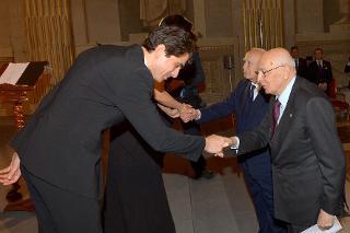 Il Presidente Giorgio Napolitano saluta il maestro Alexandros Kapelis al termine del concerto
