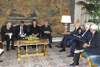 Il Presidente Giorgio Napolitano con il Sen. di diritto a vita Oscar Luigi Scalfaro, Presidente Emerito della Repubblica e Presidente del Comitato &quot;Salviamo la Costituzione&quot;, con una delegazione del Comitato durante i colloqui