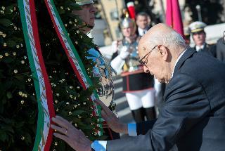 Il Presidente Giorgio Napolitano depone una corona d'alloro in occasione del 69° anniversario di Liberazione