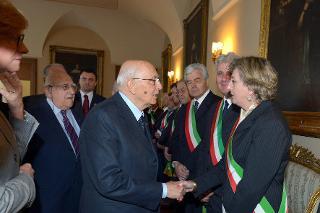 Il Presidente Giorgio Napolitano con i Sindaci di Comuni particolarmente colpiti dalla ferocia nazifascista del 1944