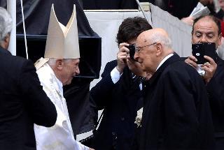 Il Presidente Giorgio Napolitano con il Papa Emerito Benedetto XVI, in occasione della cerimonia di Canonizzazione di S.S. Giovanni XXIII e di S.S. Giovanni Paolo II