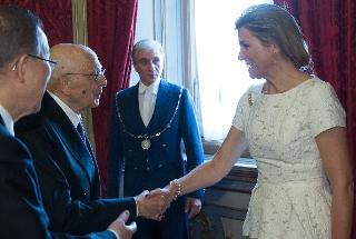 Il Presidente Giorgio Napolitano saluta Sua Maestà la Regina Maxima dei Paesi Bassi, Testimonial dell' ONU per la Raccolta fondi per lo Sviluppo