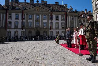 Il Presidente Giorgio Napolitano e il Presidente della Confederazione Svizzera Didier Burkhalter nel corso della cerimonia di benvenuto