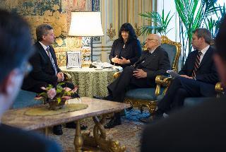 Il Presidente Giorgio Napolitano, con a fianco il Sottosegretario agli Affari Esteri Benedetto Della Vedova, nel corso dei colloqui con Gjorge Ivanov, Presidente dell'Ex Repubblica Jugoslava di Macedonia