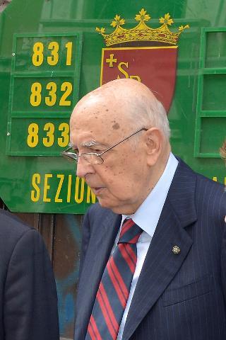 Il Presidente Giorgio Napolitano all'uscita del Seggio elettorale in occasione del voto per le elezioni Europee