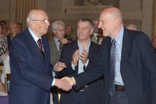 Il Presidente Giorgio Napolitano saluta Marino Sinibaldi, Direttore Radio3, nella Cappella Paolina in occasione del Concerto eseguito da Valentina Coladonato, soprano e Luisa Prayer, pianoforte .