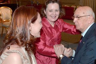 Il Presidente Giorgio Napolitano con Valentina Coladonato e Luisa Prayer, al termine del Concerto nella Cappella Paolina