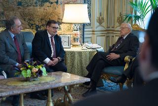 Il Presidente Giorgio Napolitano nel corso dell'incontro con Mario Cavallaro, Presidente del Consiglio di Presidenza della Giustizia Tributaria, unitamente ai Componenti il Consiglio