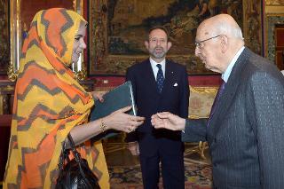 Il Presidente Giorgio Napolitano con S.E. la Signora Mariem Aouffa, nuovo Ambasciatore della Repubblica Islamica di Mauritania, in occasione della presentazione delle Lettere Credenziali