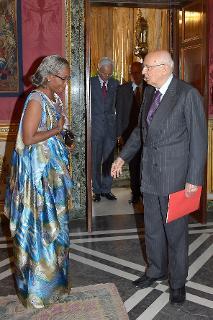 Il Presidente Giorgio Napolitano con S.E. la Signora Justine Nisubire, nuovo Ambasciatore della Repubblica del Burundi, in occasione della presentazione delle Lettere Credenziali