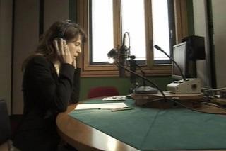Isabella Ragonese in sala di registrazione per il doppiaggio della visita virtuale del Quirinale