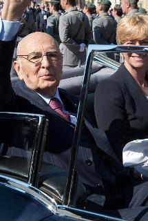 Il Presidente Giorgio Napolitano a bordo della Lancia Flaminia