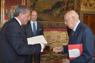 Il Presidente Giorgio Napolitano con il Sig. Luis Fernando Ayala Gonzalez, nuovo Ambasciatore della Repubblica del Cile, in occasione della presentazione delle Lettere Credenziali