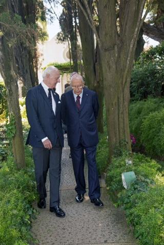 Il Presidente Napolitano con l'Ambasciatore Staffan De Mistura durante la visita a Villa San Michele