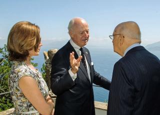 Il Presidente Giorgio Napolitano con l'Ambasciatore Staffan De Mistura durante la visita a Villa San Michele