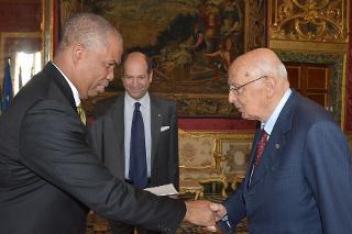 Il Presidente Giorgio Napolitano con il Sig. Wayne Mc Cook, nuovo Ambasciatore della Giamaica, in occasione della presentazione delle Lettere Credenziali
