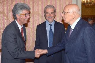 Il Presidente Giorgio Napolitano saluta alcuni vincitori dei premi conferiti dall'Accademia Nazionale dei Lincei per l'anno Accademico 2014 in occasione della cerimonia di chiusura dell'Anno Accademico