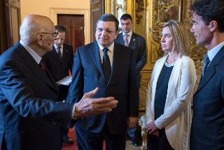Il Presidente Giorgio Napolitano accoglie Josè Manuel Barroso, Presidente della Commissione Europea, il Ministro degli Affari Esteri Federica Mogherini e il Sottosegretario di Stato alla Presidenza del Consiglio Sandro Gozi, in occasione dell'incontro con il Collegio dei Commissari Europei