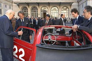 Il Presidente Giorgio Napolitano osserva una gloriosa Fiat 500, durante la rassegna di auto d'epoca, in occasione della presentazione della nuova Fiat 500