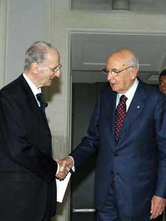 Il Presidente Giorgio Napolitano con il Prof. Giovanni Conso, Presidente dell'Accademia Nazionale dei Lincei al termine della cerimonia dell'Adunanza solenne a chiusura dell'Anno Accademico
