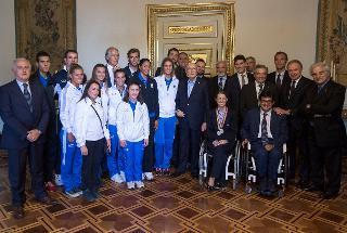 Il Presidente Giorgio Napolitano con una rappresentanza di atleti olimpici e paralimpici premiati nei campionati mondiali di atletica leggera e nei campionati europei di nuoto dell'estate 2014.