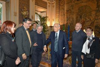 Il Presidente Giorgio Napolitano nel corso dell'incontro con Don Luigi Ciotti, Presidente di &quot;Libera. Associazioni, nomi e numeri contro le mafie&quot; ed una delegazione del sodalizio