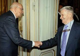 Il Presidente Giorgio Napolitano con Emilio Rossi, Presidente del Comitato di applicazione del Codice di autoregolamentazione tv e minori.