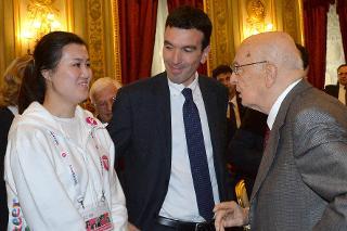 Il Presidente Giorgio Napolitano con la signora Viola Zhang, rappresentante dei volontari in occasione dell'incontro con una rappresentanza di giovani volontari dell'Expò di Milano 2015