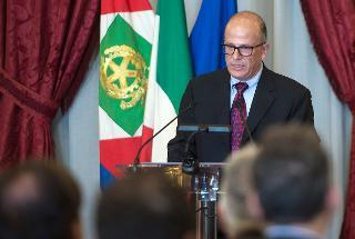 Il dott. Robert Pacifici Presidente della Giuria del Premio nel corso della premiazione dei vincitori del "Bioeconomy Rome" 2014 in occasione della IV edizione della Conferenza Internazionale Bioeconomy Rome dal titolo: "Le frontiere terapeutiche per le malattie neurodegenerative. Nuovi approcci per vecchie sfide"