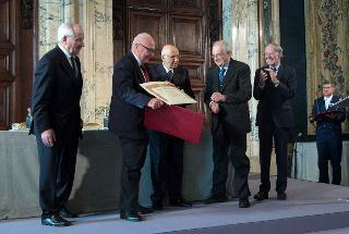 Il Presidente Giorgio Napolitano consegna il Premio Balzan 2014 per l'archeologia classica al Prof. Mario Torelli