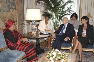 Il Presidente Giorgio Napolitano con la Signora Ellen Johnson Sirleaf, Presidente della Repubblica di Liberia e l'On. Patrizia Sentinelli Vice Ministro per gli Affari Esteri durante i colloqui al Quirinale.