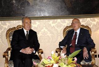 Il Presidente Giorgio Napolitano con Shimon Peres, Presidente dello Stato d'Israele, durante i colloqui al Quirinale