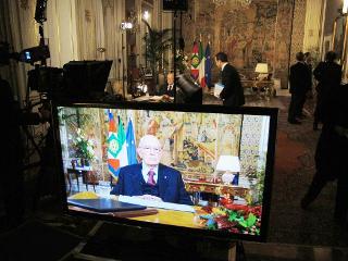 Il Presidente Giorgio Napolitano nel Suo Studio al Quirinale, prima di pronunciare il messaggio di fine anno (Foto di Marco Delogu)