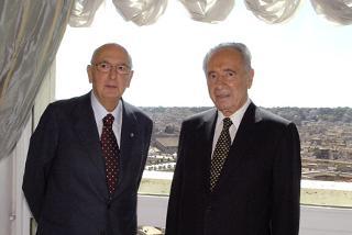 Il Presidente Giorgio Napolitano con Shimon Peres, Presidente dello Stato d'Israele, al Quirinale