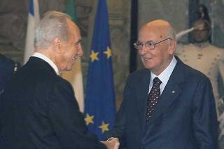 Il Presidente Giorgio Napolitano accoglie Shimon Peres, Presidente dello Stato d'Israele, al Quirinale