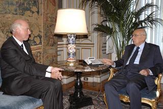 Il Presidente Giorgio Napolitano con il Dott. Carlo Mosca, nuovo Prefetto di Roma, durante i colloqui al Quirinale