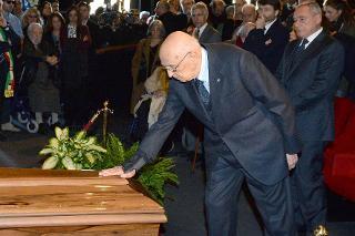 Il Presidente Giorgio Napolitano rende omaggio alla salma del Maestro Francesco Rosi